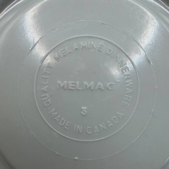 Vintage Set of 13 Melmac Melamine Plates and Saucers By Maplex Toronto Canada. - Picture 8 of 8